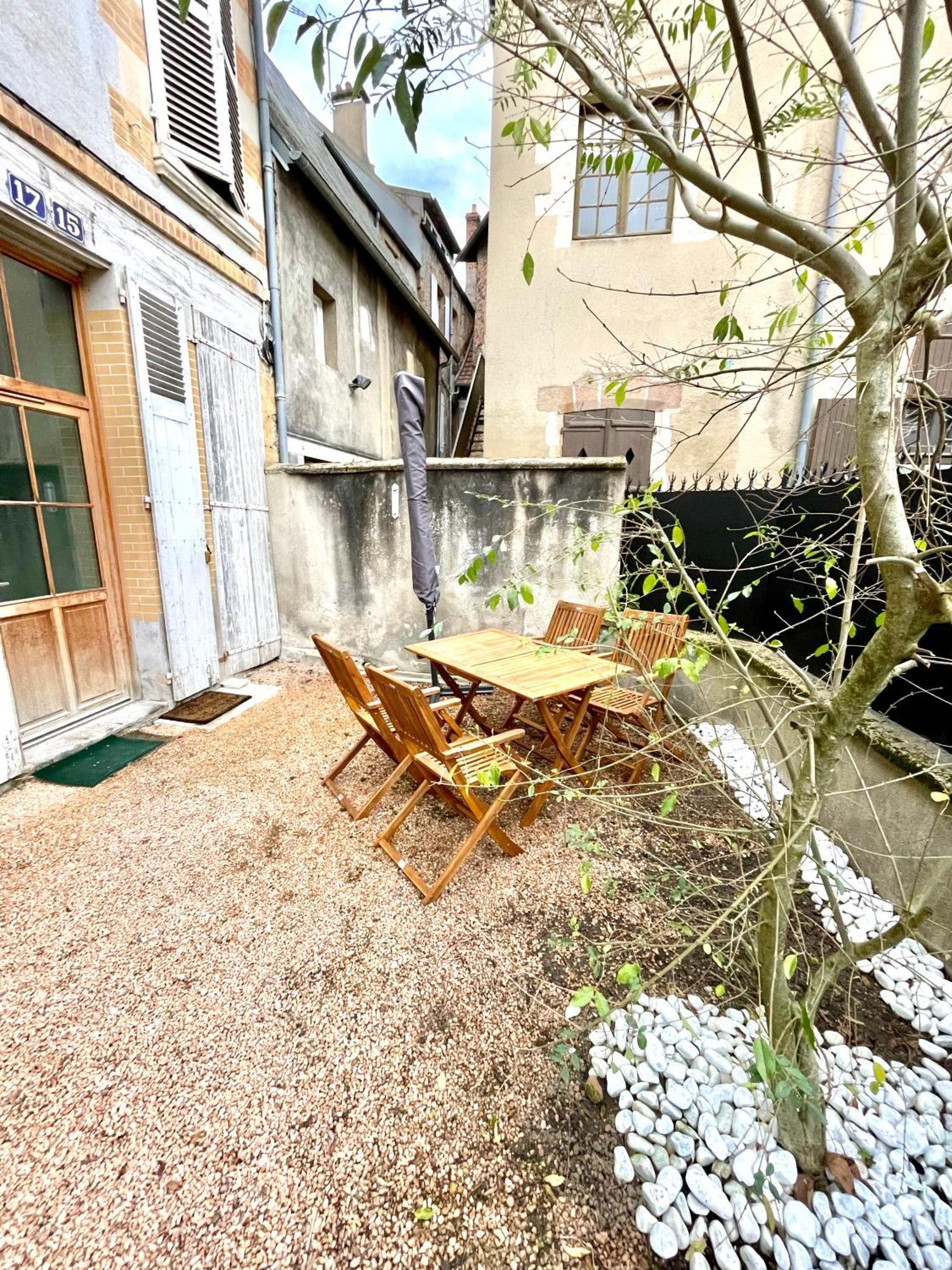 La Maison Des Cours - Wifi - Centre Ville Moulins  Buitenkant foto